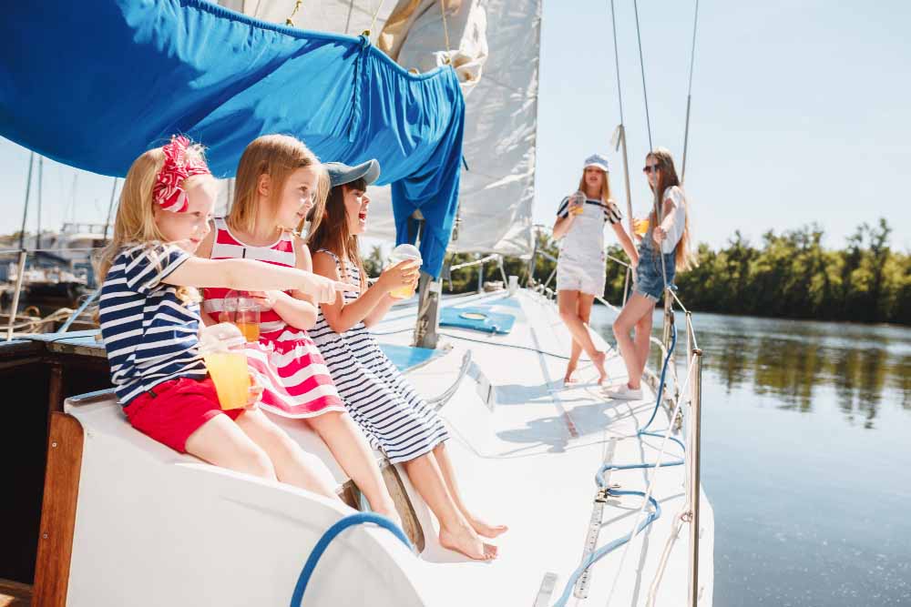 família em barco para a São Paulo Boat Show