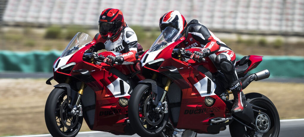 moto de luxo Ducati Panigale V4 R