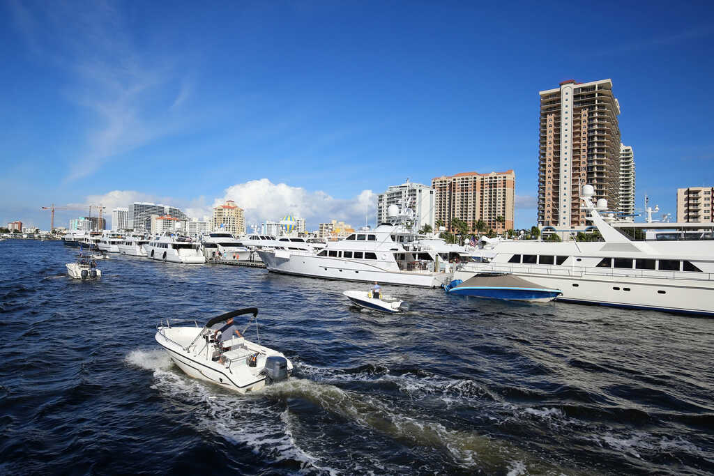 embarcações no mar para o Miami Boat Show