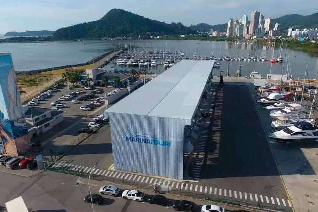 parte externa de marina que sediou a Feira Náutica de Itajaí