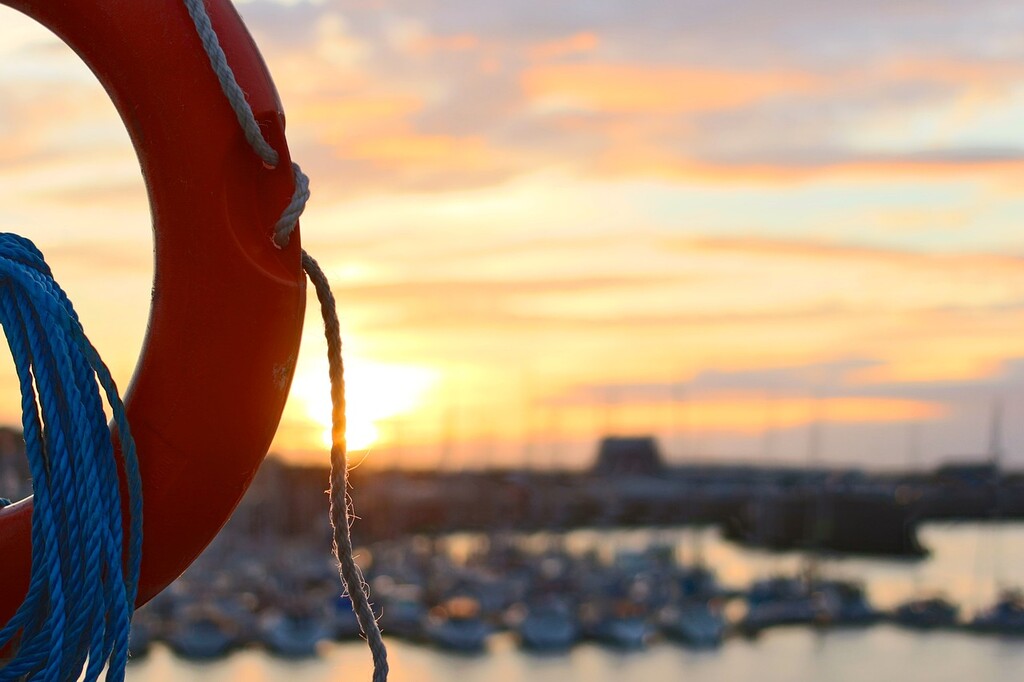 boia, um dos acessórios náuticos para barcos mais importantes