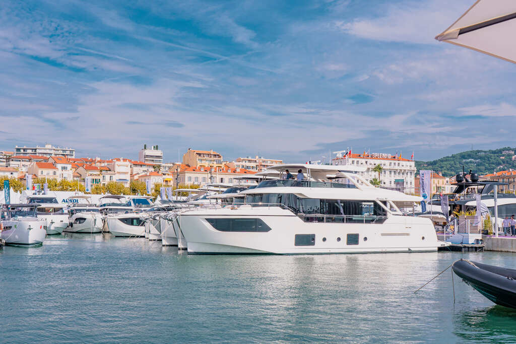 barcos em feiras náuticas