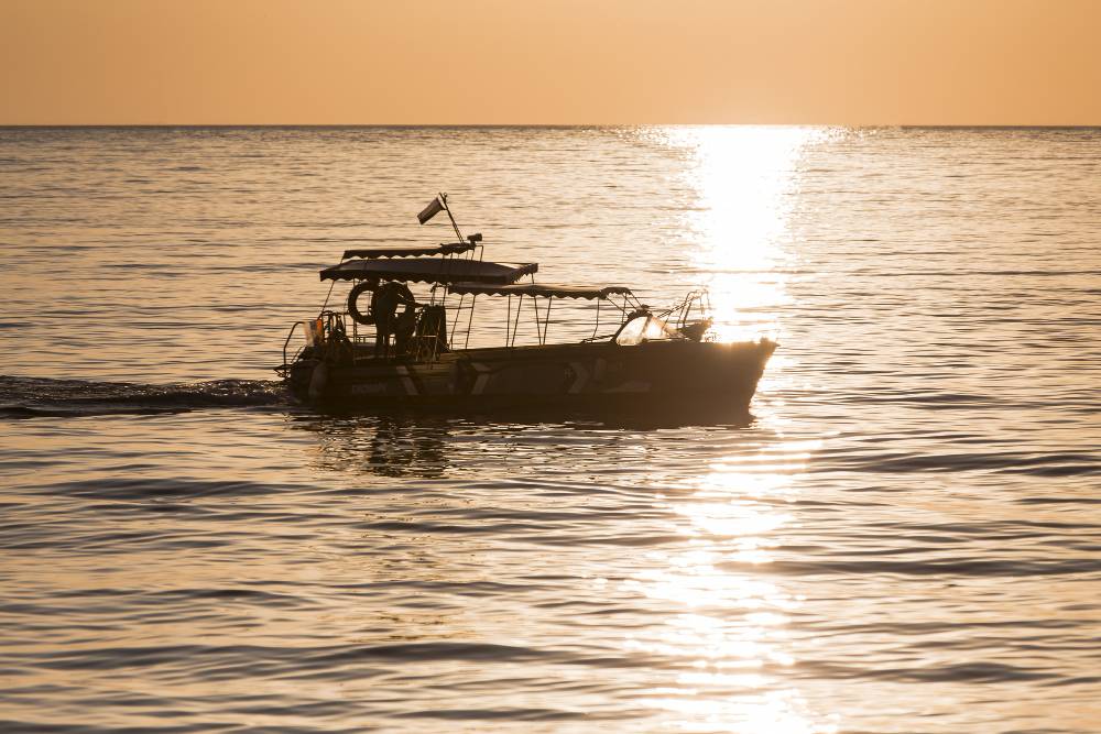 barco para pesca de peixes de alto mar