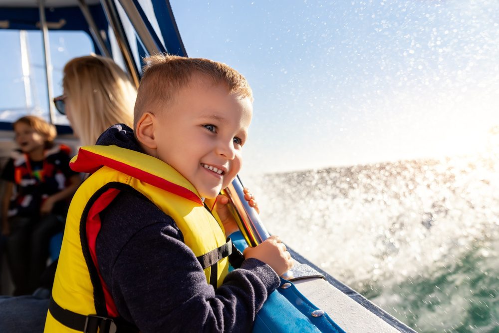 Férias barco com crianças