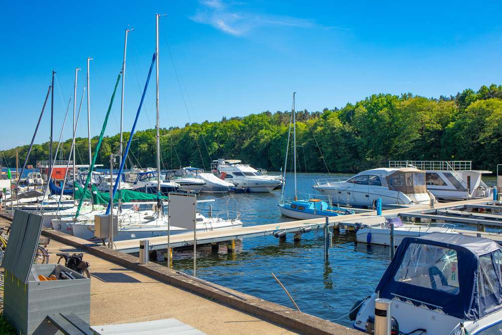 embarcações em uma das marinas de represa