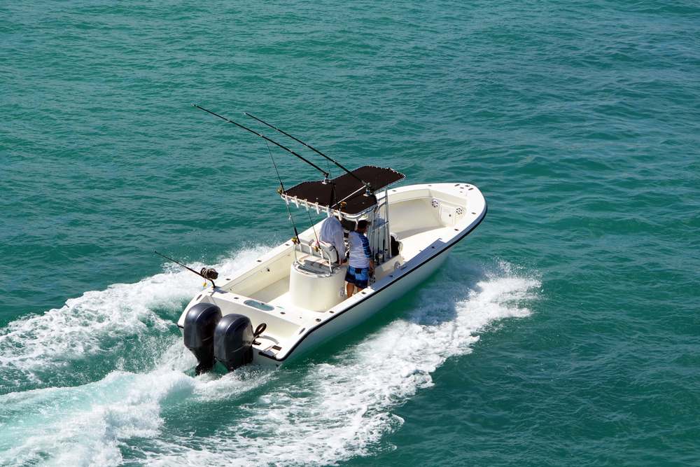 barco para pesca esportiva no mar