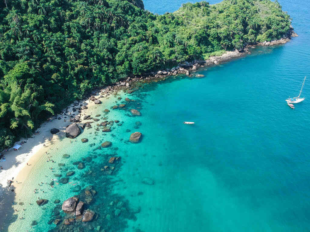 região de praia para navegar com lanchas em Ubatuba